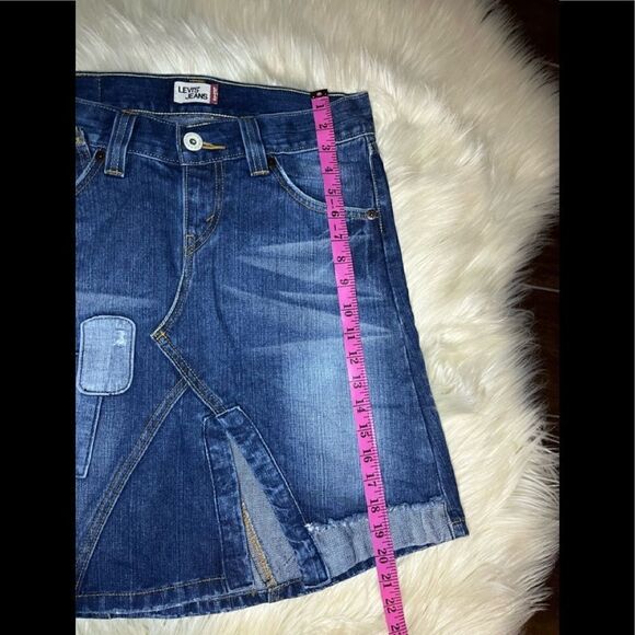 Levi’s asymmetrical vent distressed/patch works denim skirt sz 3 - Picture 7 of 7